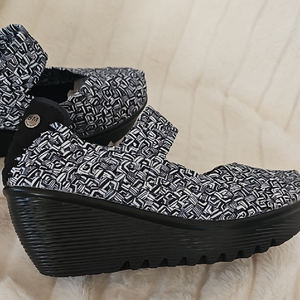 bernie mev. Monochrome Patterned Wedges - Picture 8 of 10